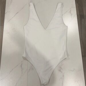 Aritzia Babaton Contour V Neck Bodysuit
